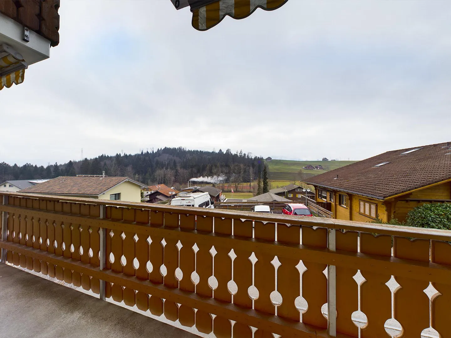 Ampio appartamento di 5,5 stanze con balcone a Sarnen - Foto 9 di 11