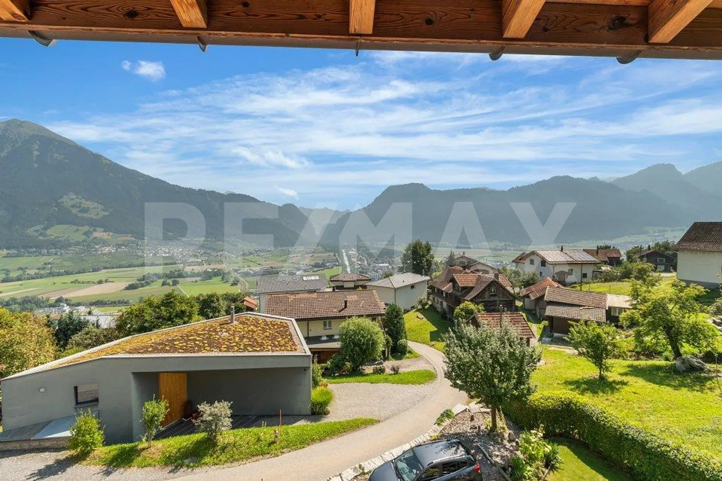 Spacious 6½-room maisonette apartment with garden and beautiful view - Photo 1 of 13