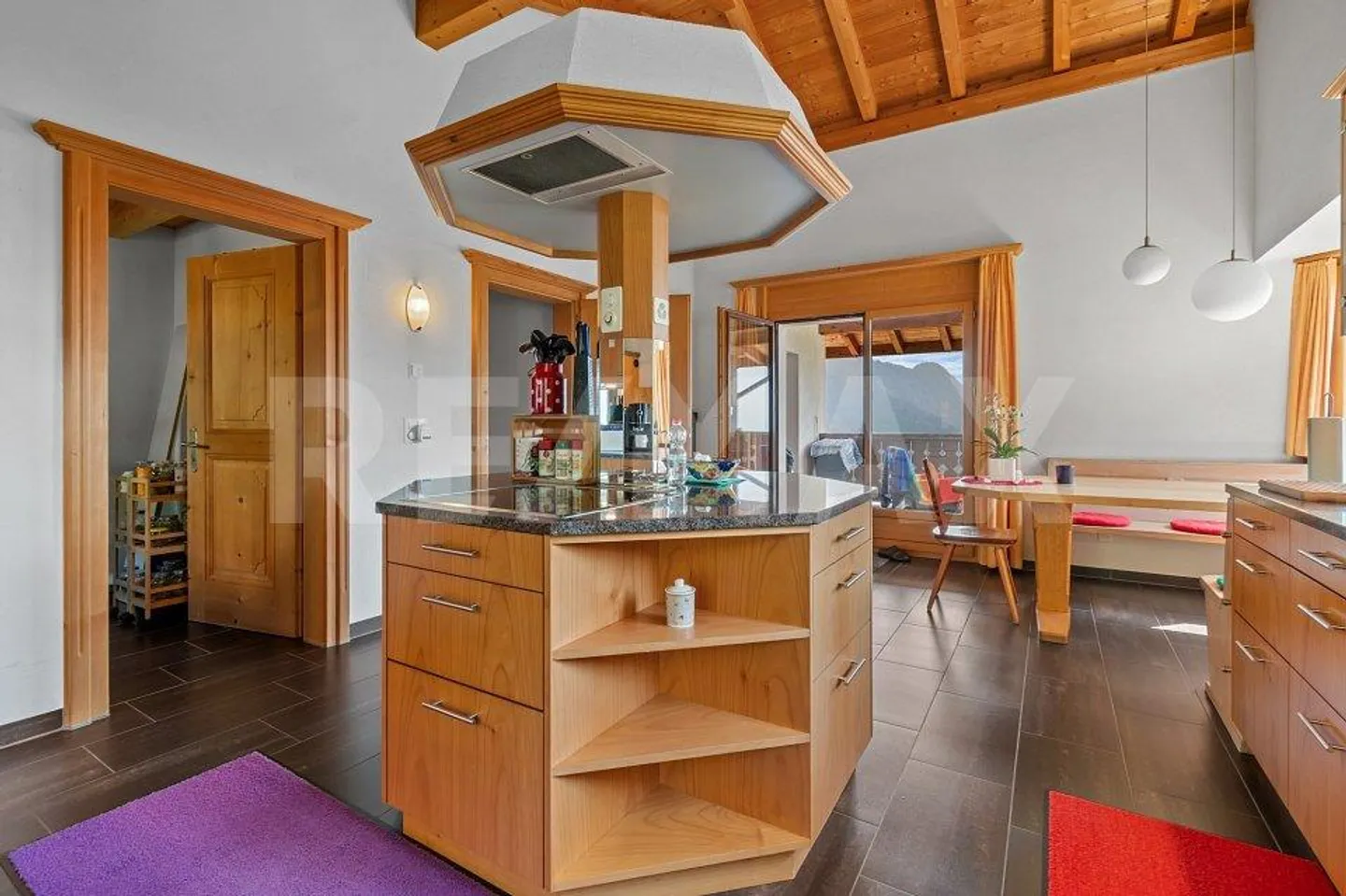Spacious 6½-room maisonette apartment with garden and beautiful view - Photo 7 of 13