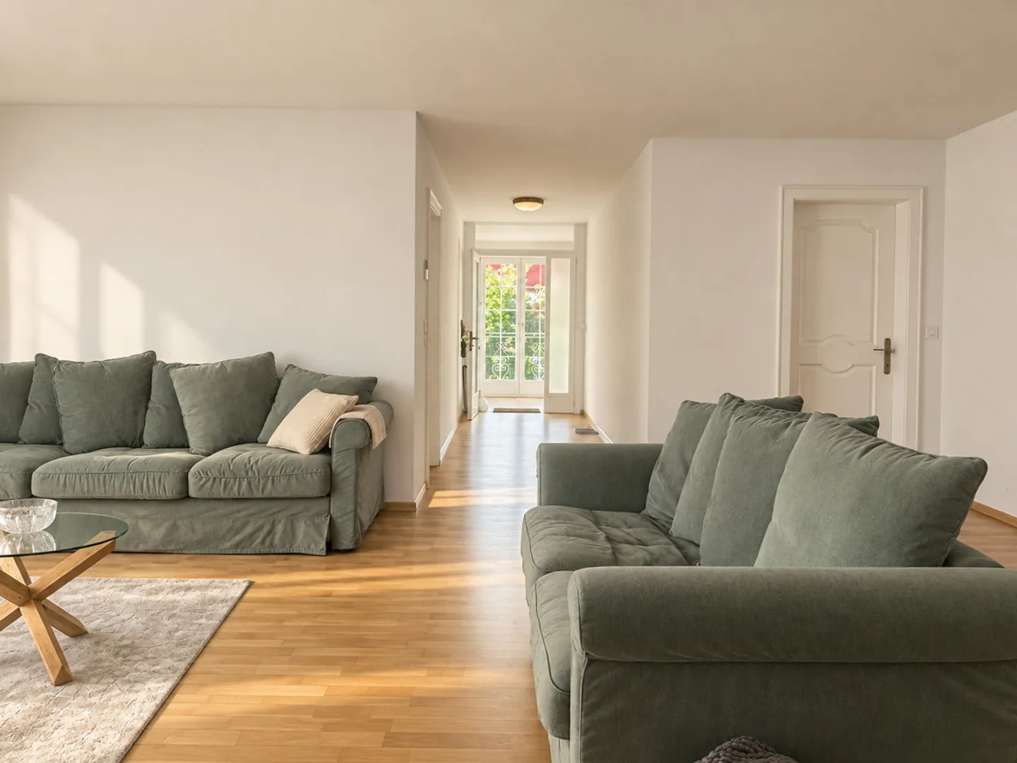 Spacious 4.5-Room Apartment - Photo 1 of 10
