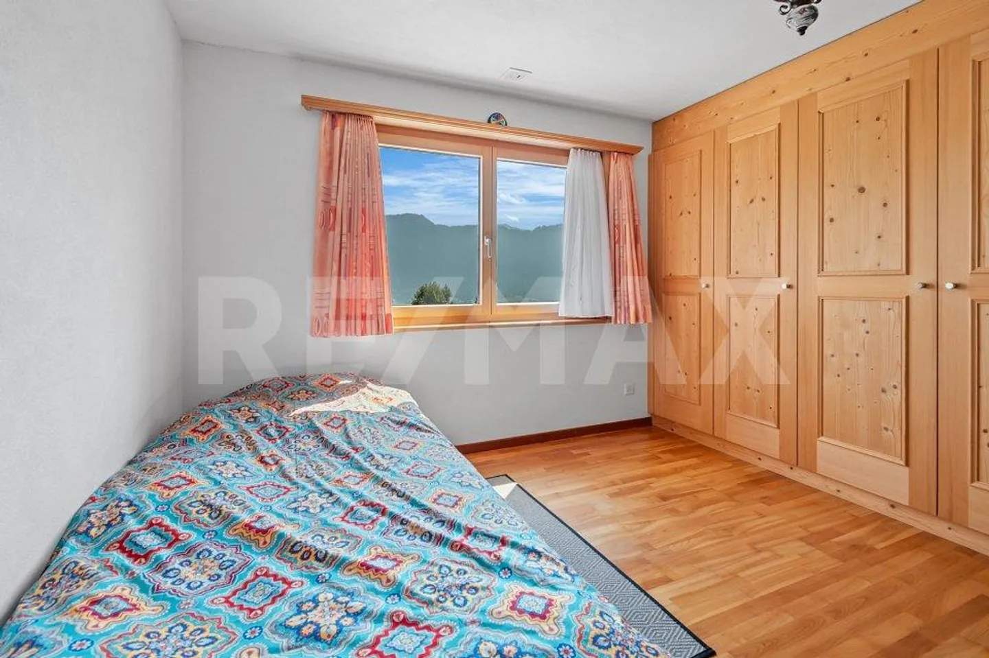 Spacious 6½-room maisonette apartment with garden and beautiful view - Photo 9 of 13