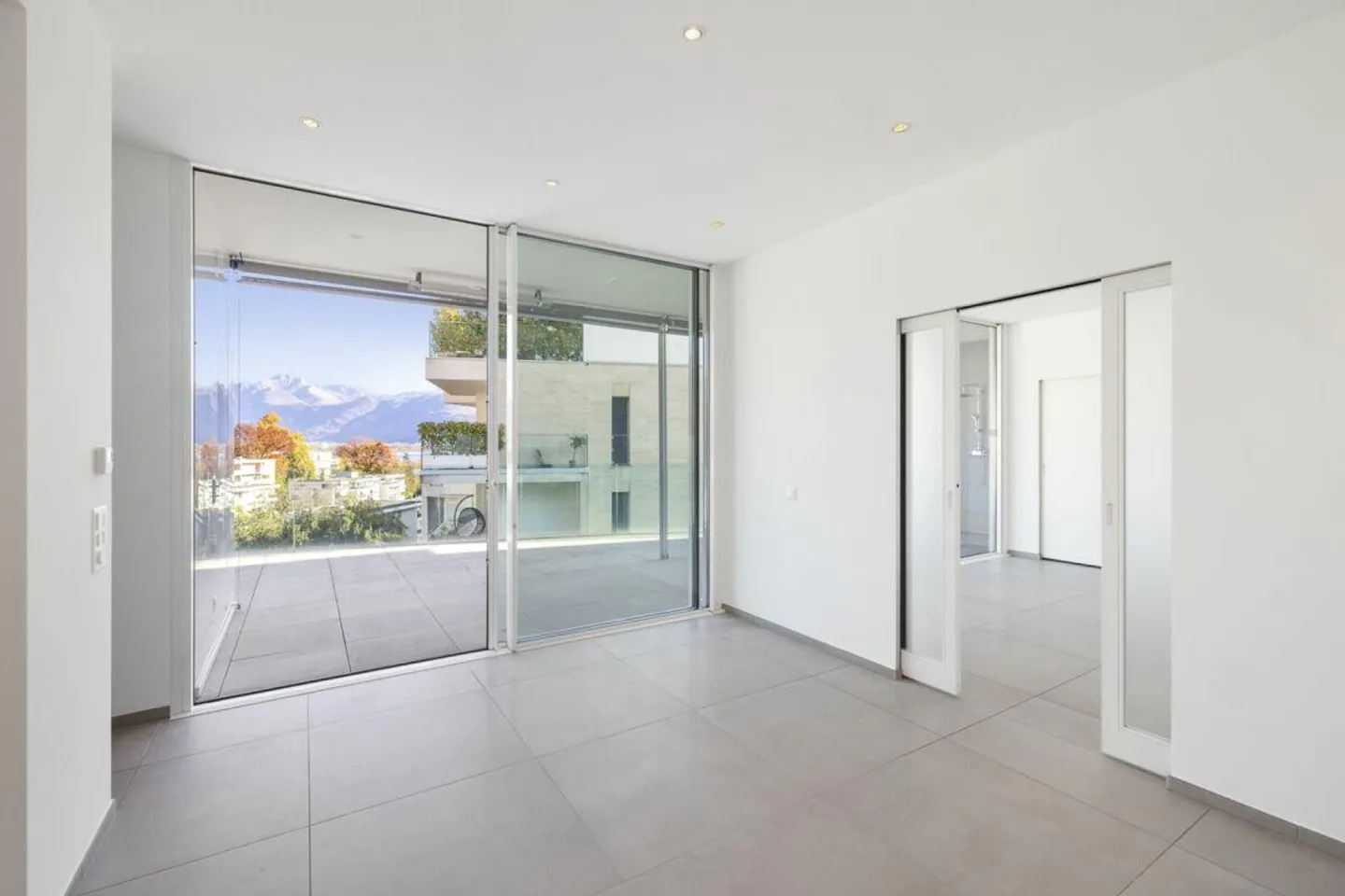 MINUSIO - Elegant Penthouse with Partial Lake View - Photo 13 of 30