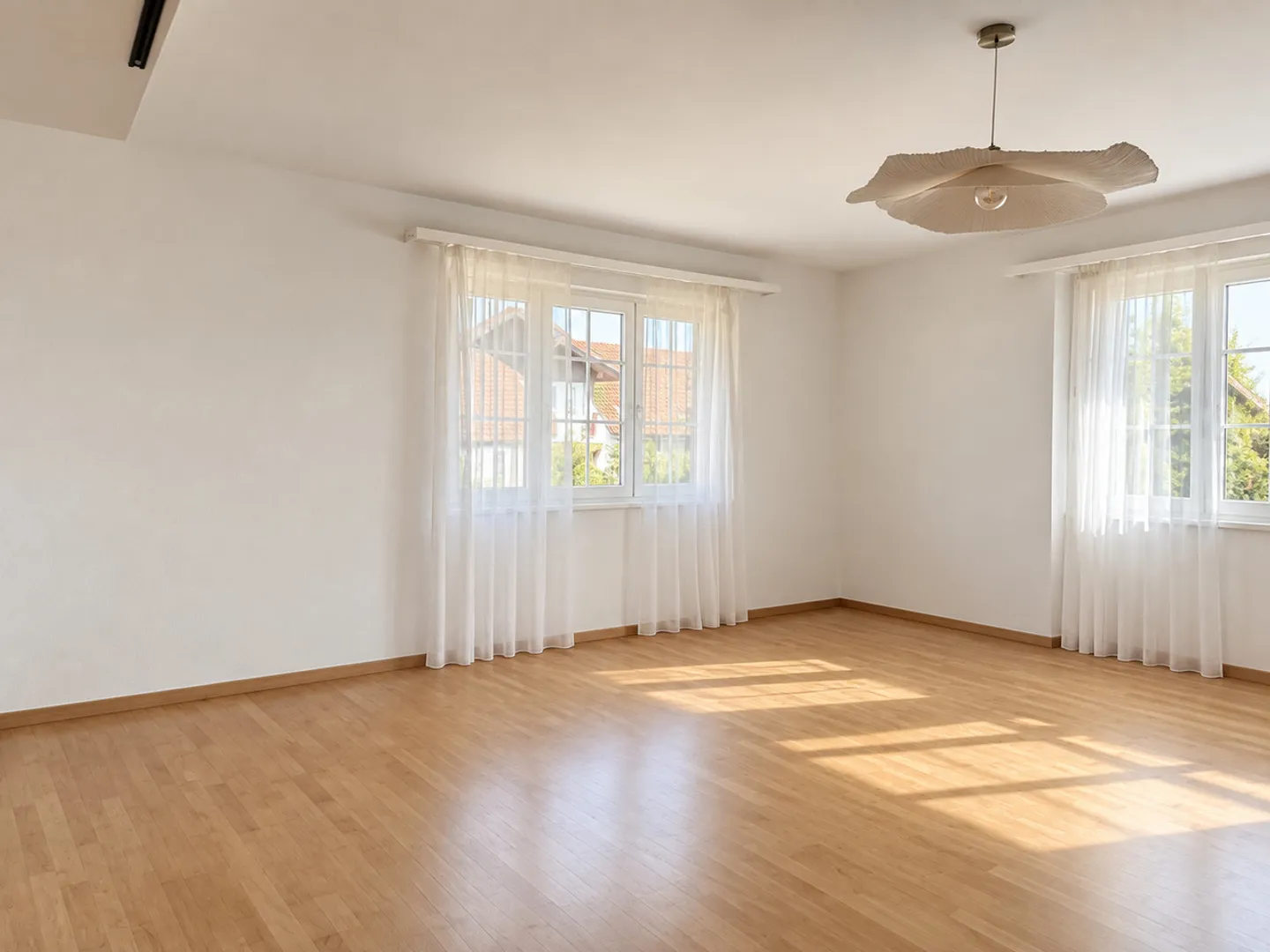 Spacious 4.5-Room Apartment - Photo 3 of 10