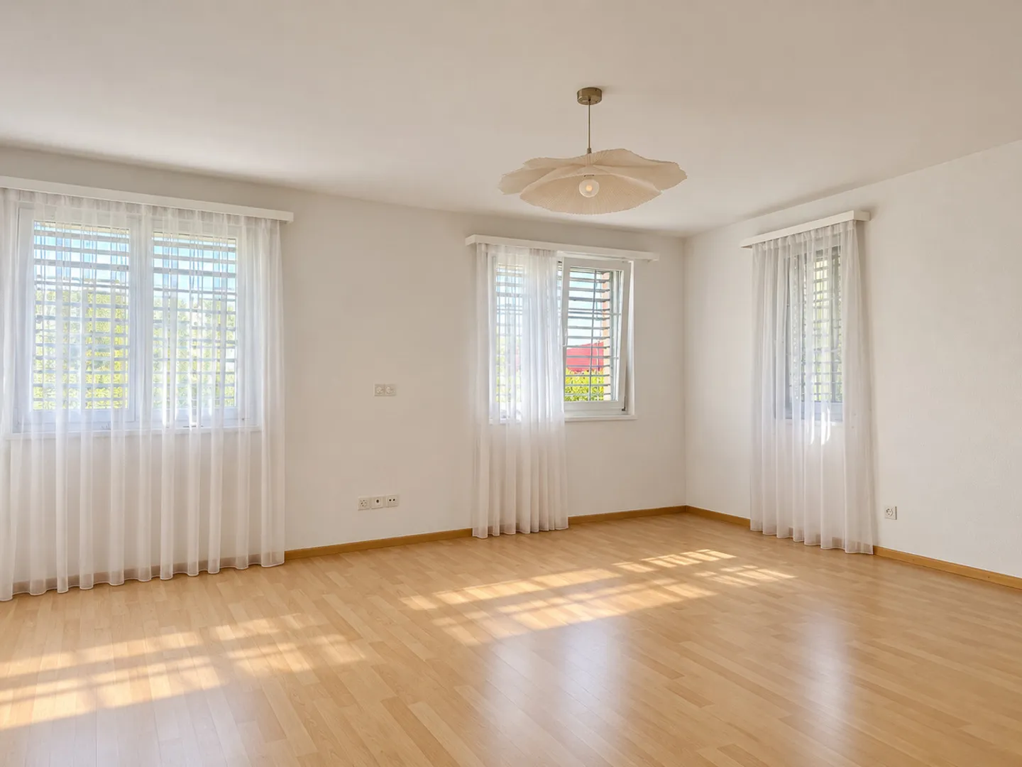 Spacious 4.5-Room Apartment - Photo 4 of 10