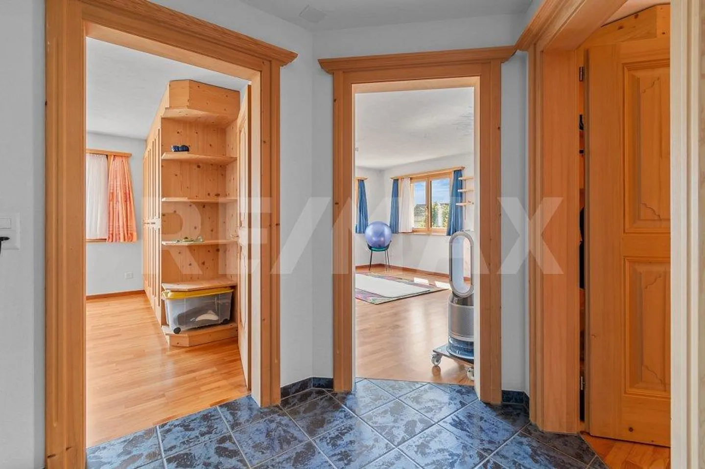 Spacious 6½-room maisonette apartment with garden and beautiful view - Photo 12 of 13