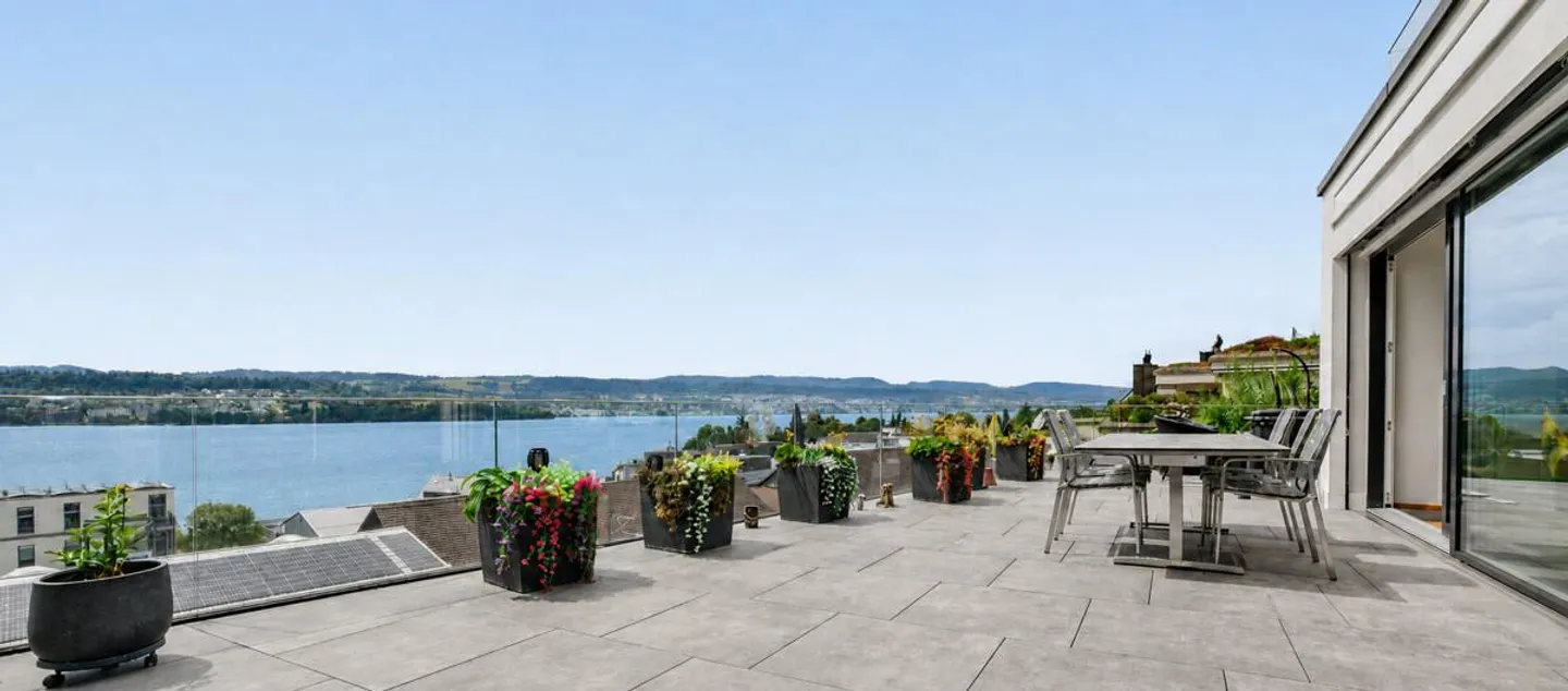 Obermeilen : Appartement en terrasse avec vue sur le lac et beaucoup d'intimité - Photo 1 sur 5