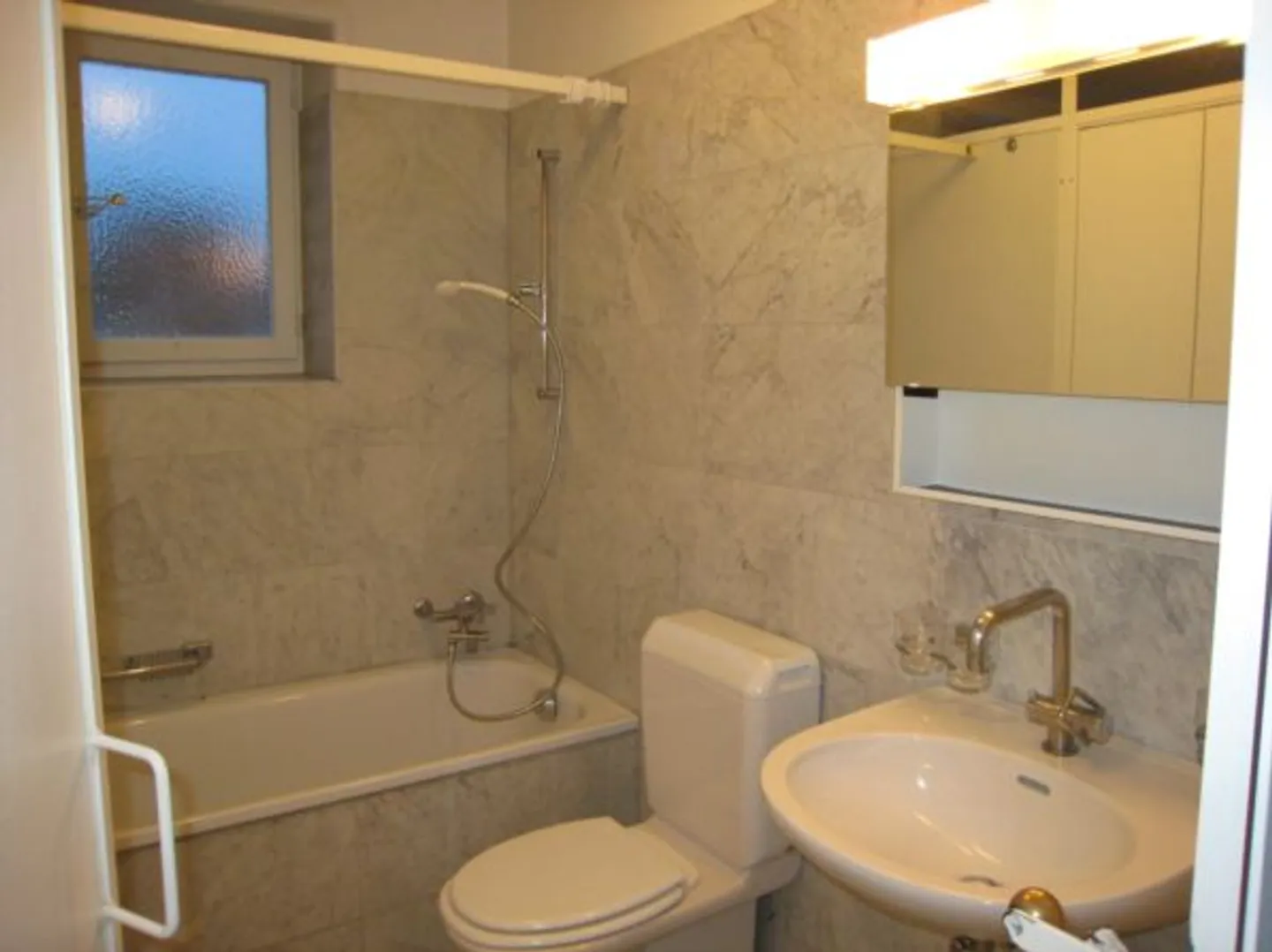 Appartamento affascinante con 3 camere in edificio storico a Belp - Foto 27 di 34