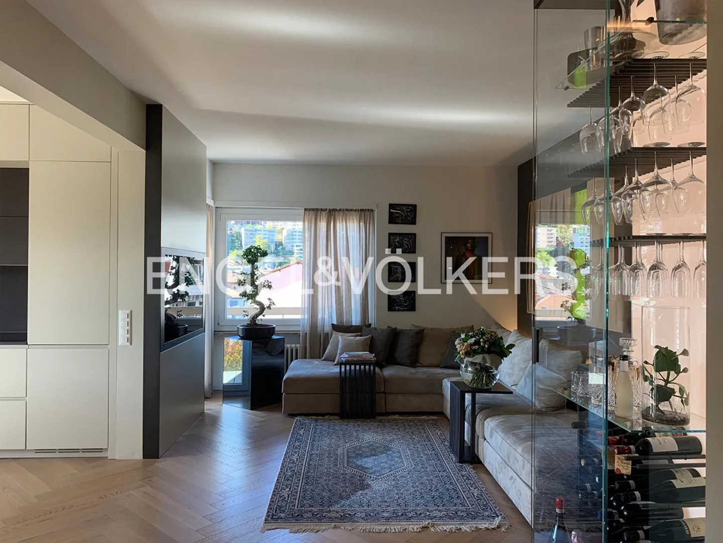 Elegant Penthouse in the City Center - Photo 2 of 10