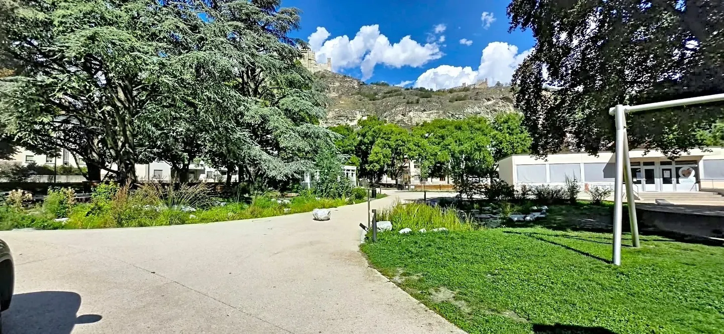 Living in the heart of Sion - Photo 4 of 11