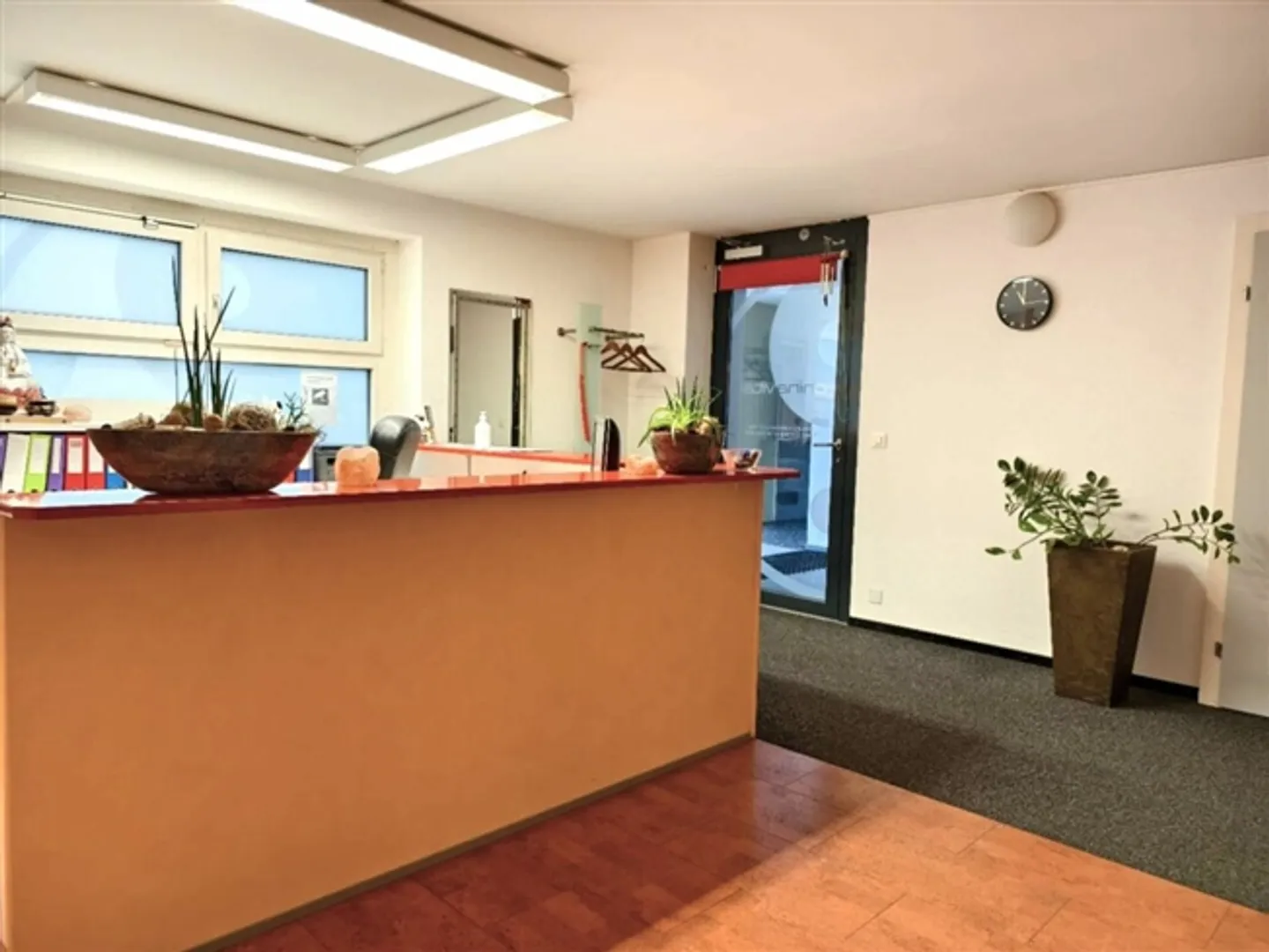 «helle und gut eingerichtete Praxis- und Gewerberäumlichkeiten» - Foto 5 von 14