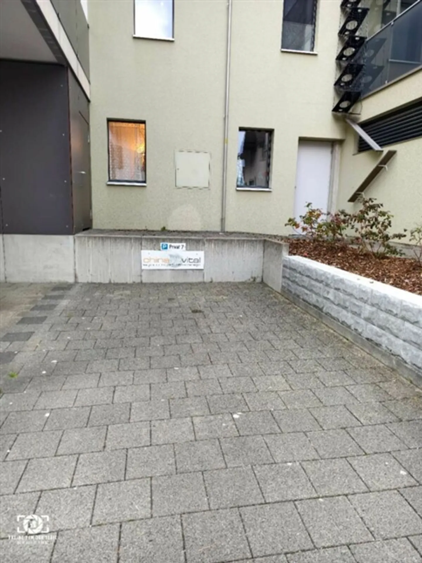 «helle und gut eingerichtete Praxis- und Gewerberäumlichkeiten» - Foto 13 von 14