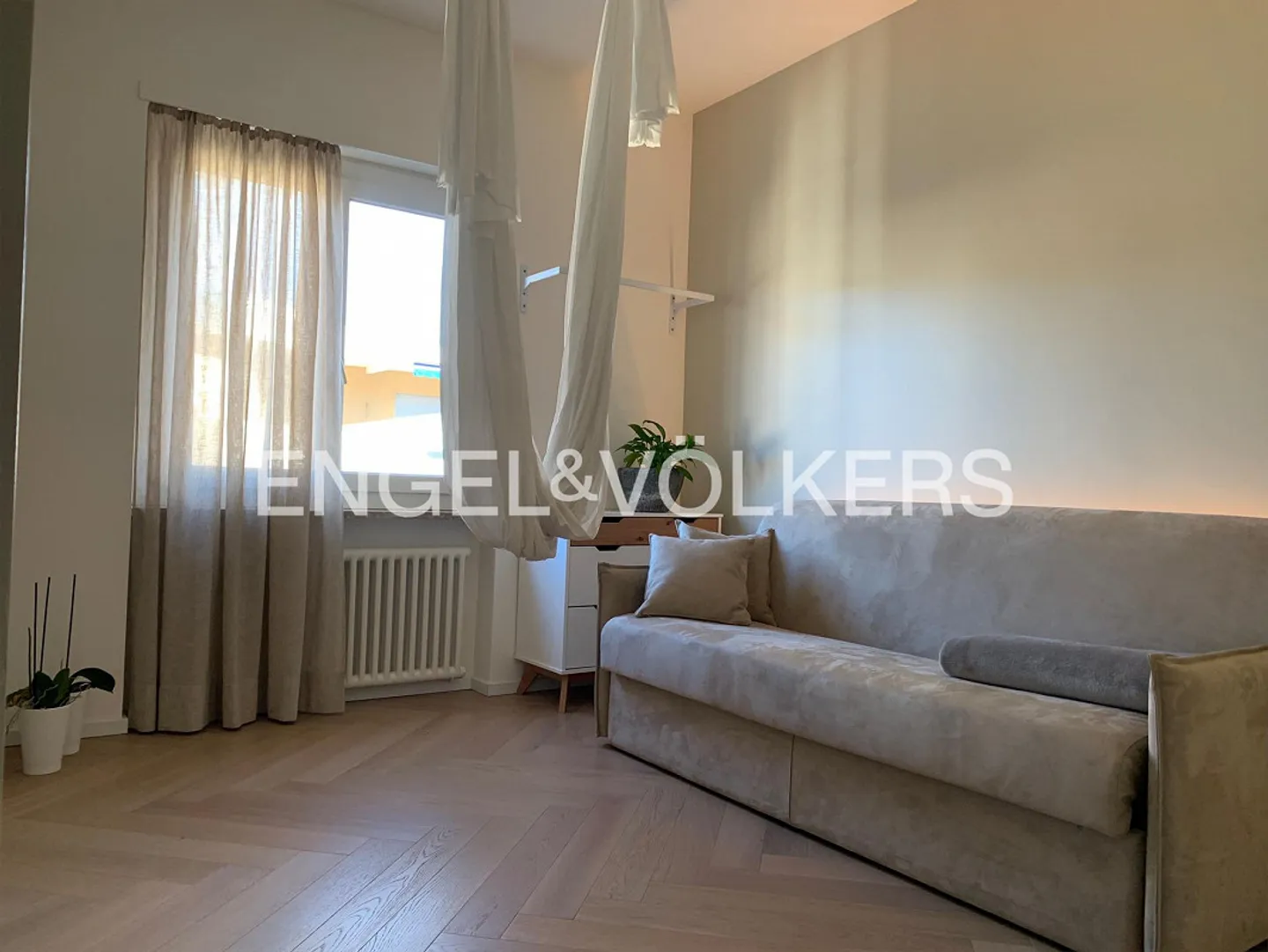 Elegant Penthouse in the City Center - Photo 7 of 10