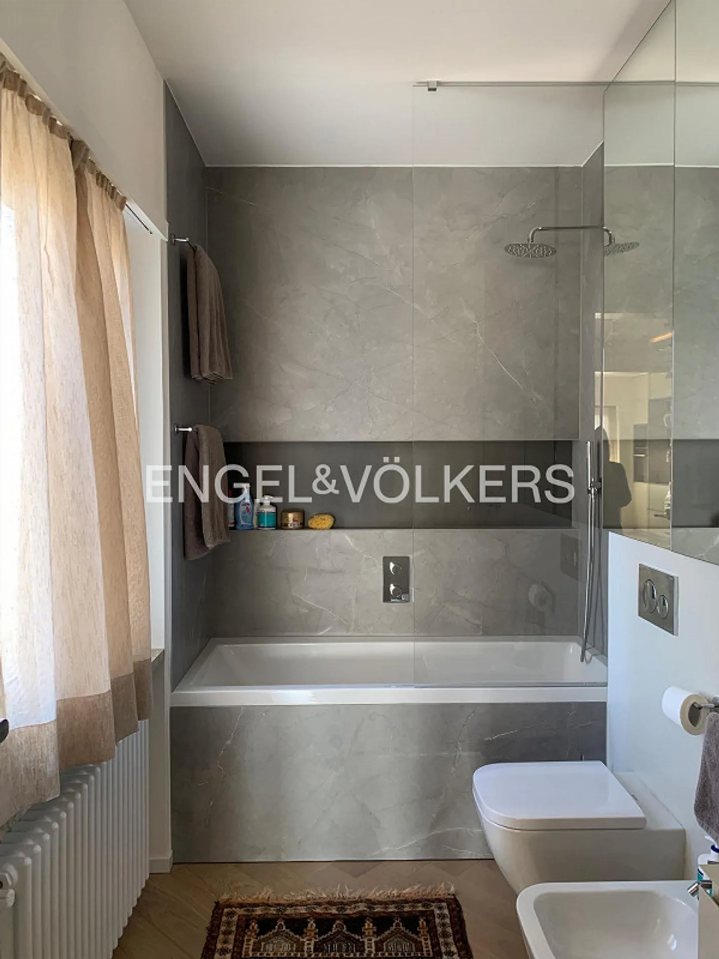 Elegant Penthouse in the City Center - Photo 8 of 10