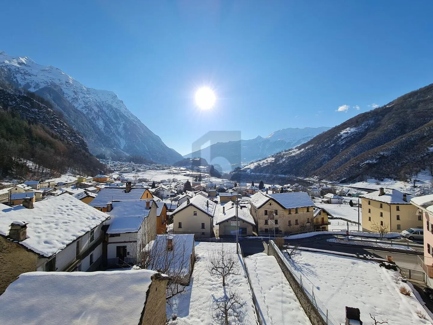 SOLEGGIATO, SPAZIOSO E CON VISTA - Foto 1 di 6