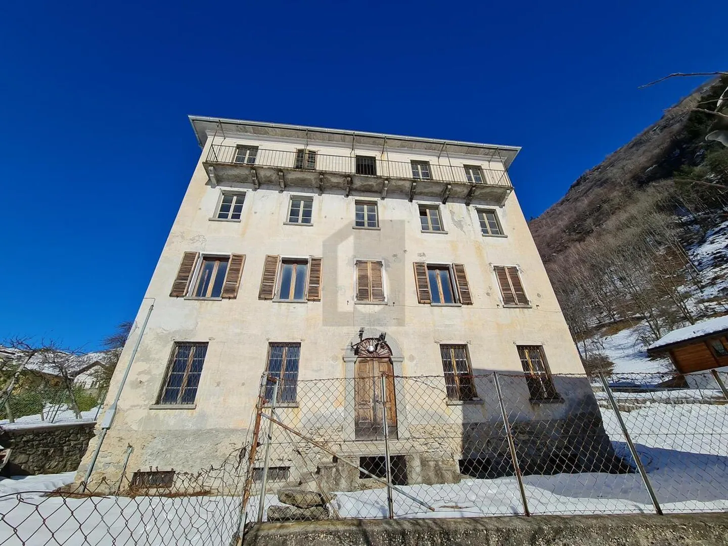SOLEGGIATO, SPAZIOSO E CON VISTA - Foto 2 di 6