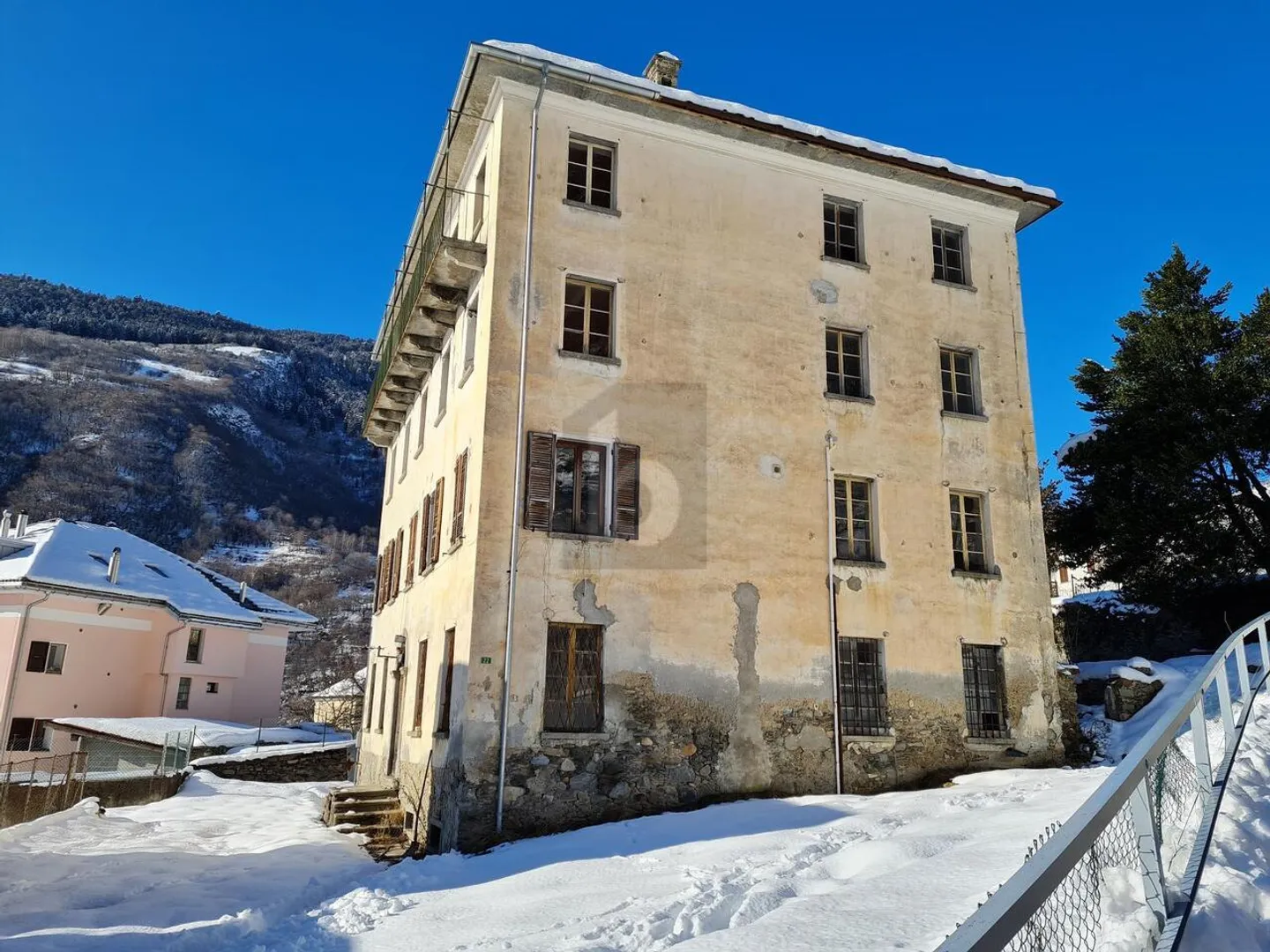 SOLEGGIATO, SPAZIOSO E CON VISTA - Foto 3 di 6