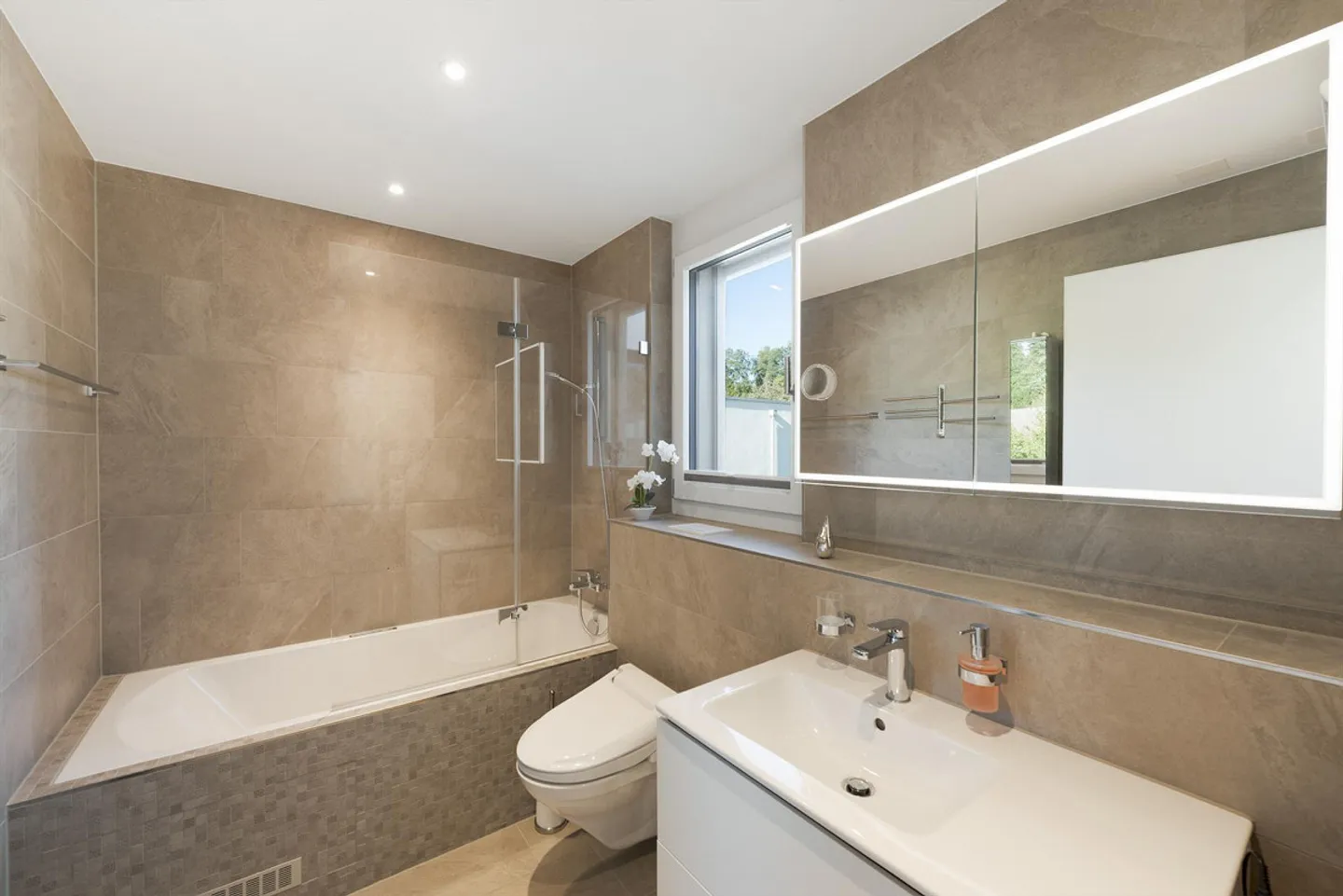 Stilvolle Attikawohnung mit Weitsicht - Foto 7 von 12