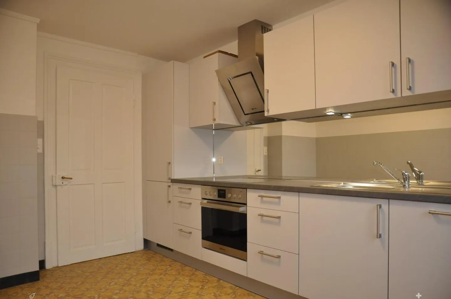 3-room apartment between the train station and Lake Biel - Photo 2 of 10