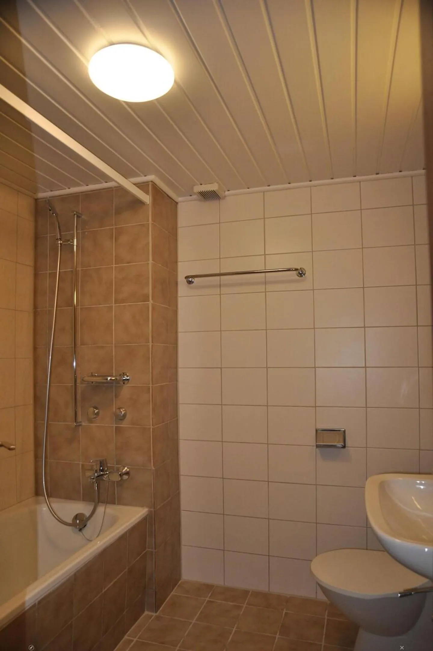 3-room apartment between the train station and Lake Biel - Photo 8 of 10