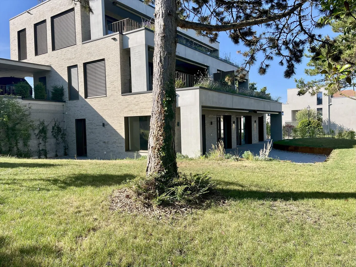 Anières – Nuovo Duplex Architettonico nel Cuore dei Vigneti con Giardino & Super Terrazze - Foto 2 di 30