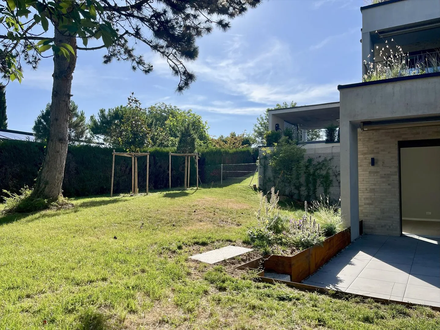 Anières – Nuovo Duplex Architettonico nel Cuore dei Vigneti con Giardino & Super Terrazze - Foto 4 di 30