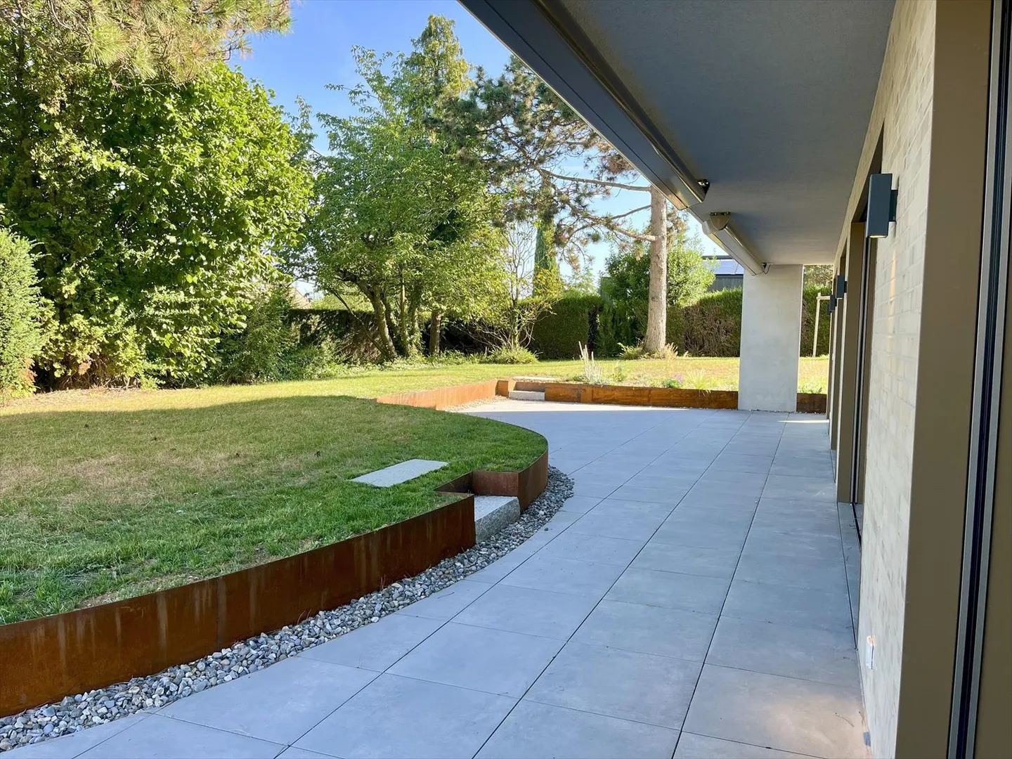 Anières – Nuovo Duplex Architettonico nel Cuore dei Vigneti con Giardino & Super Terrazze - Foto 1 di 30