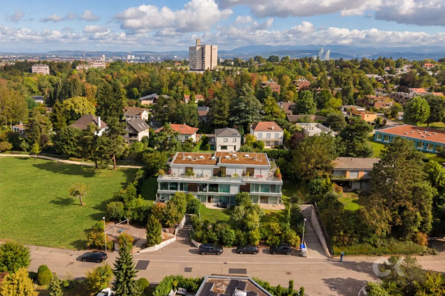 Exclusive garden apartment in the best location in Bottmingen! - Photo 1 of 24