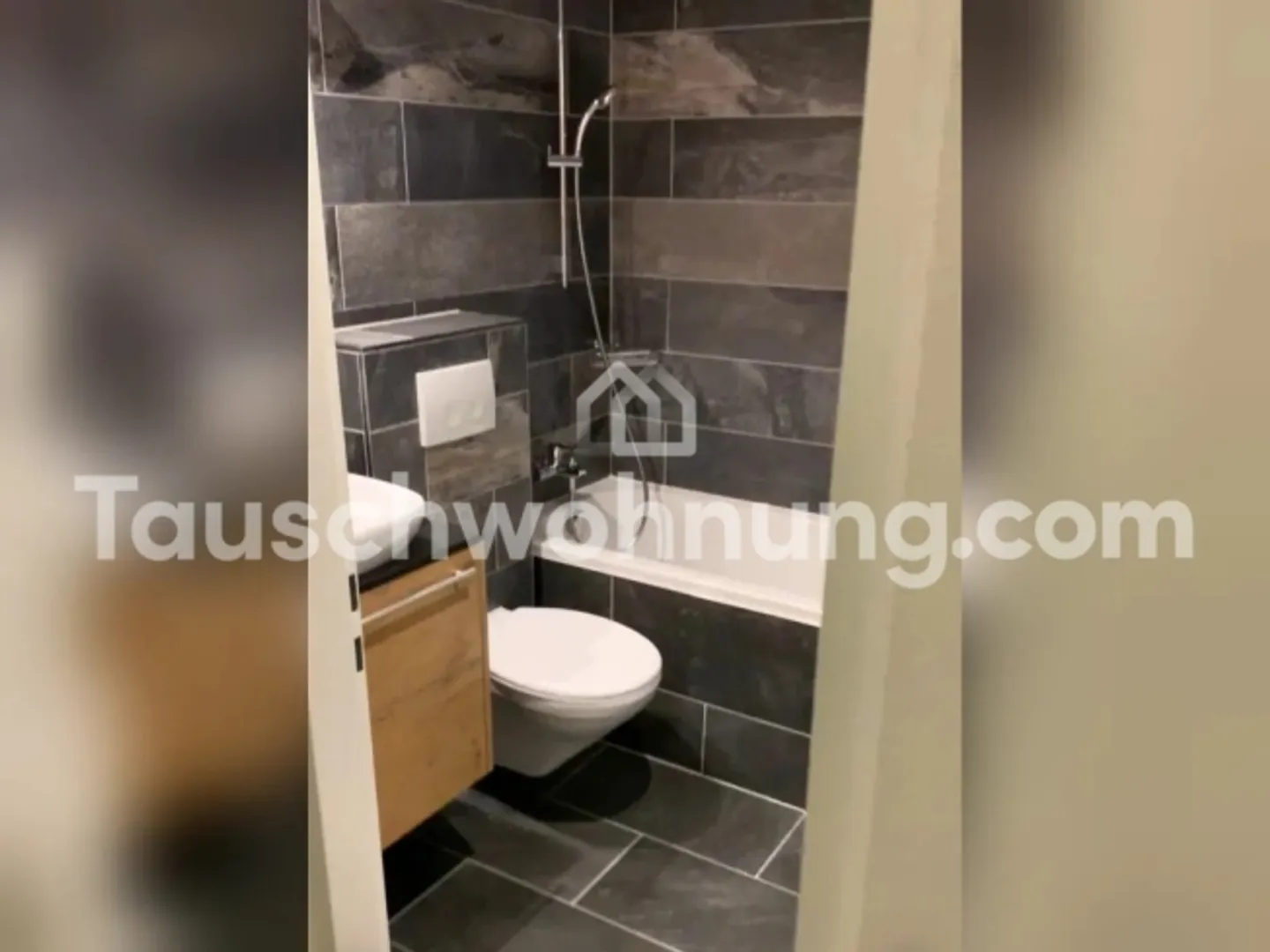 «[TAUSCHWOHNUNG] Zentrale 2,5 Zi-Whg m. Dachterasse & Balkon im Kreis 4» - Foto 1 von 6