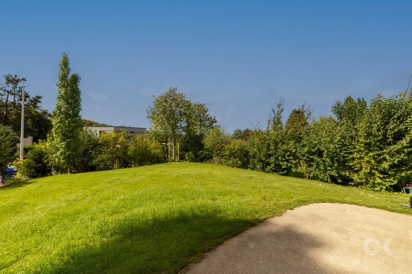 Exclusive garden apartment in the best location in Bottmingen! - Photo 14 of 24