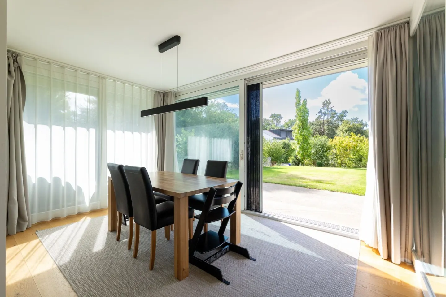 Exclusive garden apartment in the best location in Bottmingen! - Photo 13 of 24