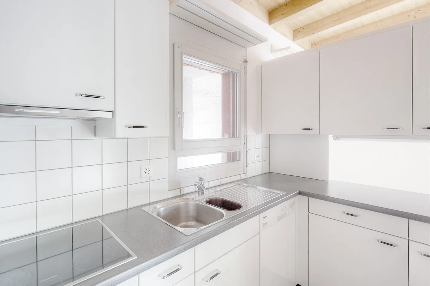 Helle Wohnung mit moderner Küche - Foto 4 von 9