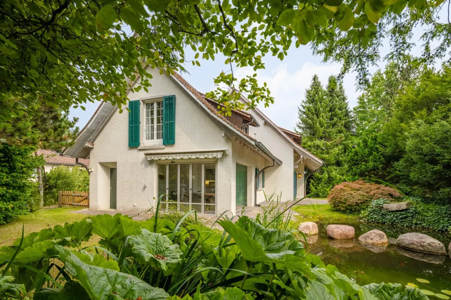 Oberdürnten: Country House with Idyllic Garden - Photo 1 of 5