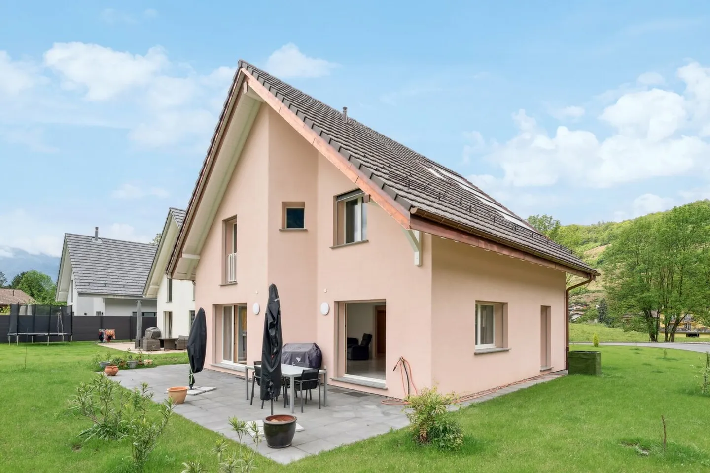 «Prächtige Doppelhaushälfte bei den Garagen "Villa Rosa"» - Foto 3 von 13