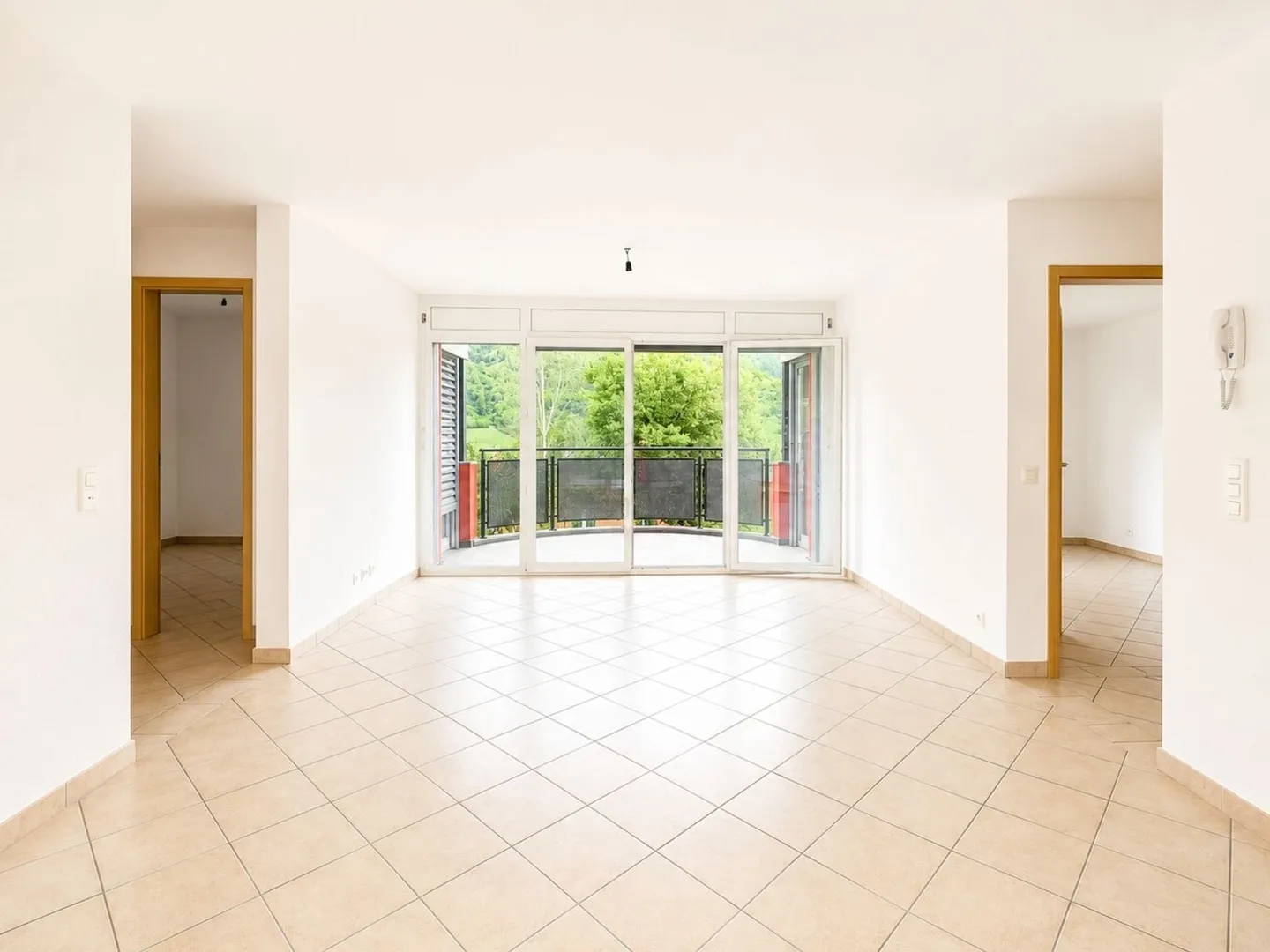 Magnificent 4-Room Apartment in the Green - Photo 1 of 9