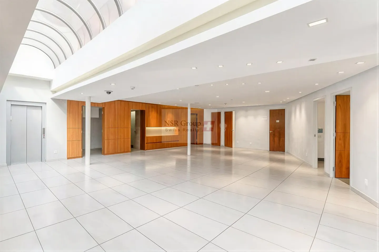 Arcade commerciale 538 m² + 100 m² de stockage - Janvier 2027 - Photo 1 sur 13