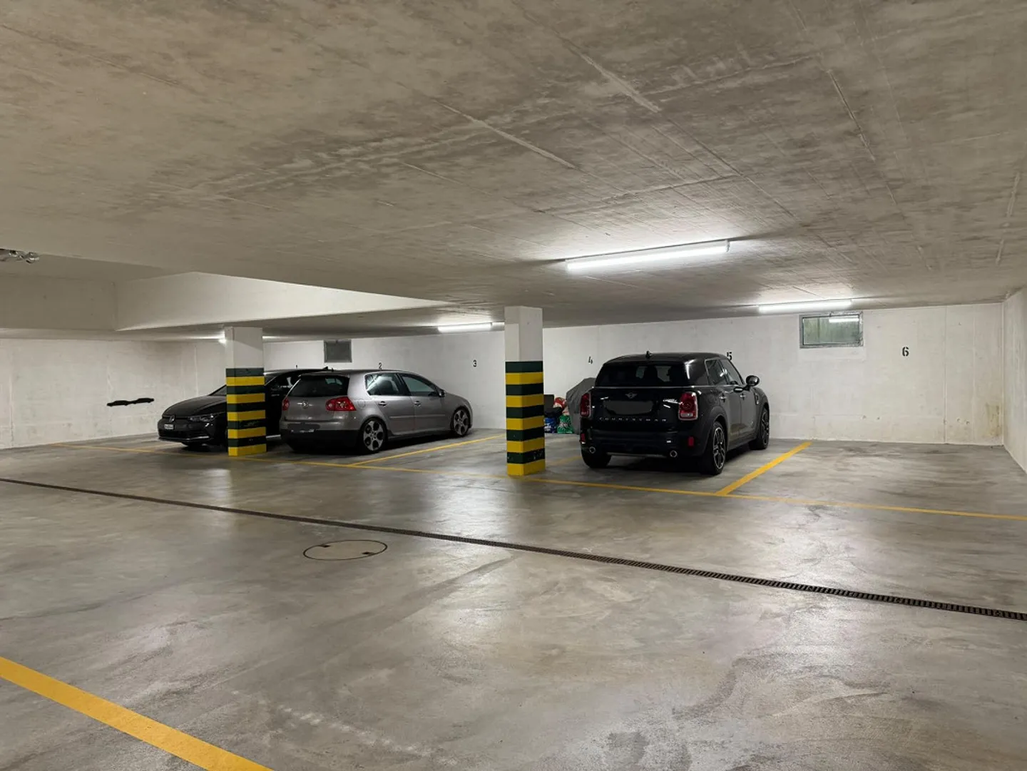 Parking spaces for rent in Birmensdorf - Photo 1 of 2