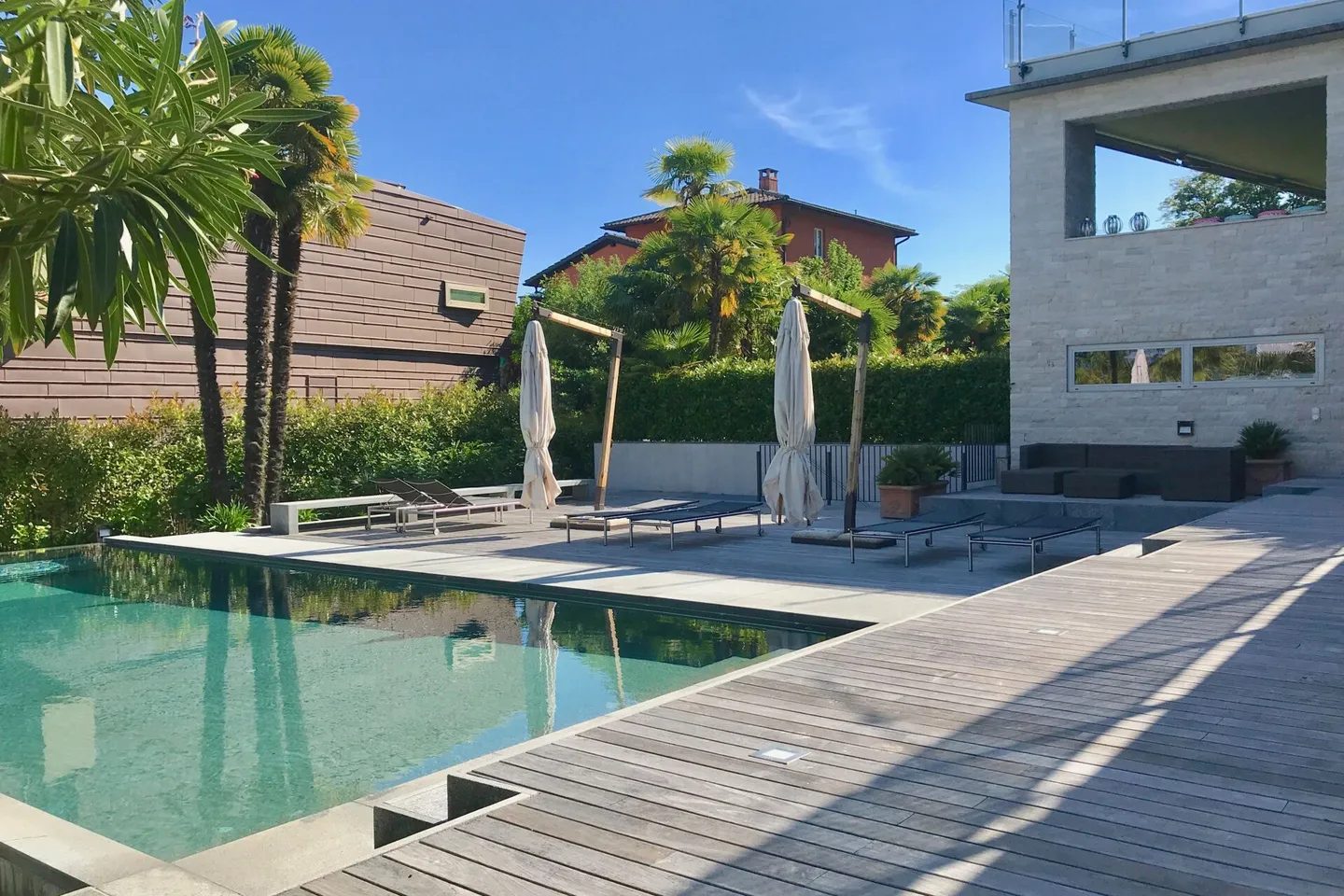 Appartamento Duplex Esclusivo con Ascensore Interno, Giardino e Piscina Comunale - Foto 5 di 63