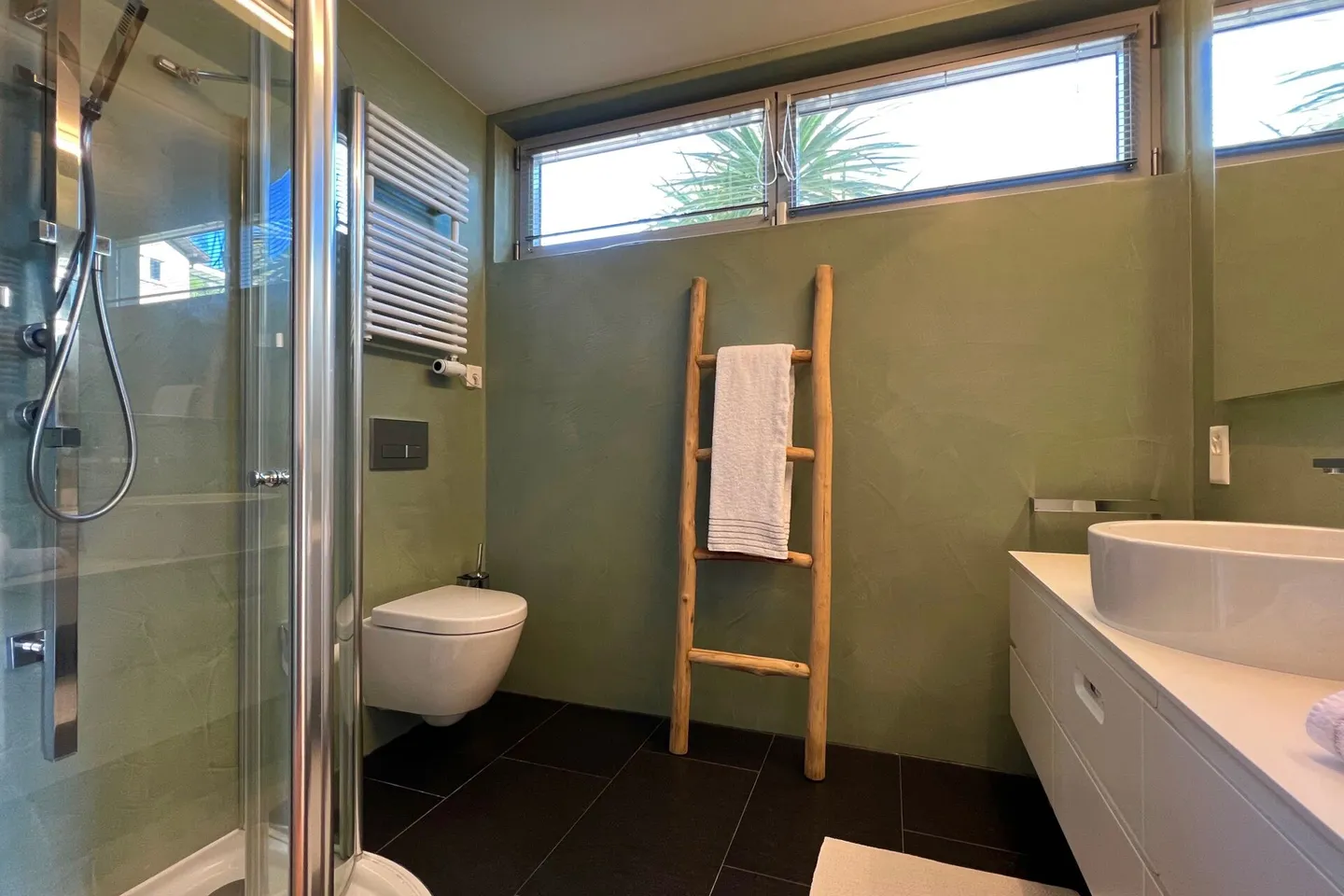 Appartamento Duplex Esclusivo con Ascensore Interno, Giardino e Piscina Comunale - Foto 34 di 63