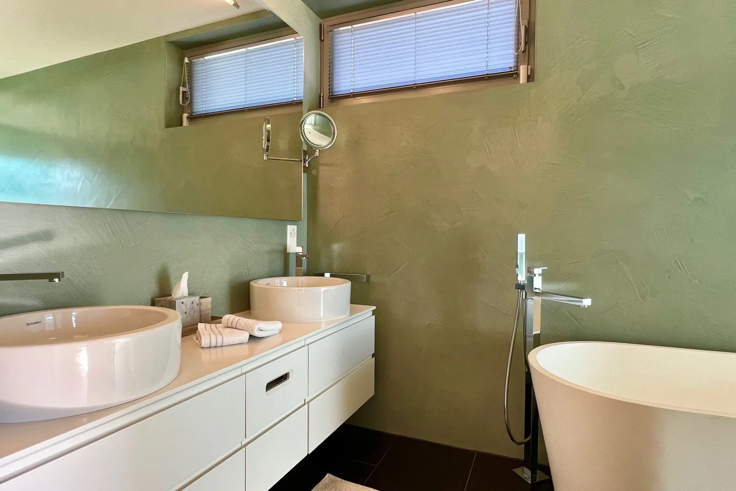 Appartamento Duplex Esclusivo con Ascensore Interno, Giardino e Piscina Comunale - Foto 41 di 63