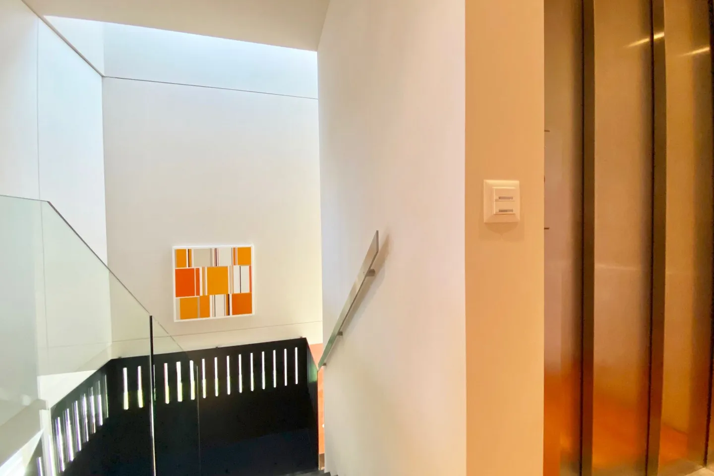 Appartamento Duplex Esclusivo con Ascensore Interno, Giardino e Piscina Comunale - Foto 45 di 63