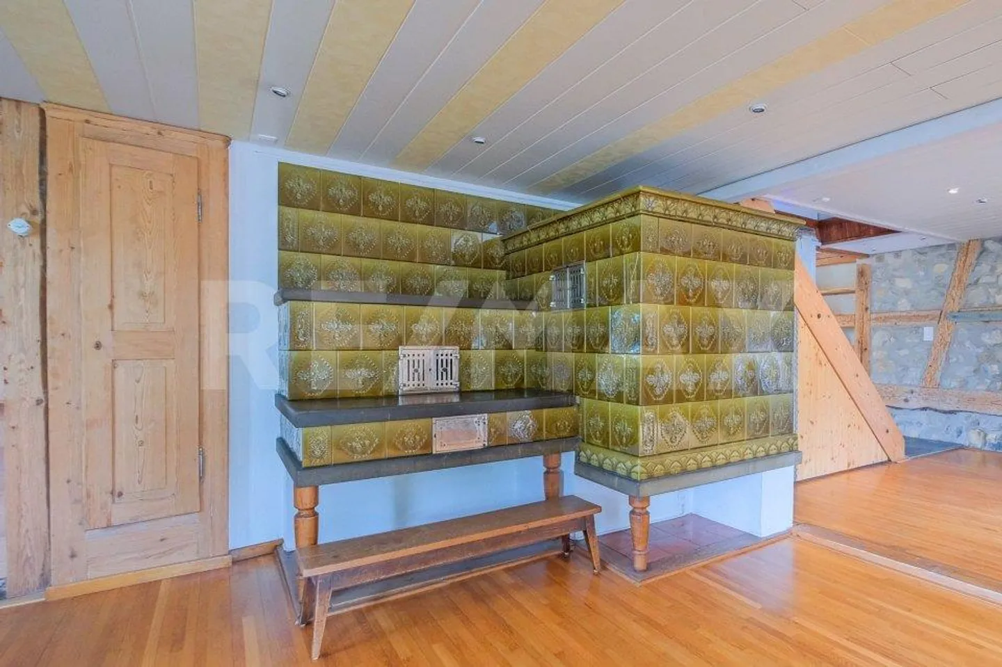 Property with renovated house section and great expansion potential - Photo 6 of 13