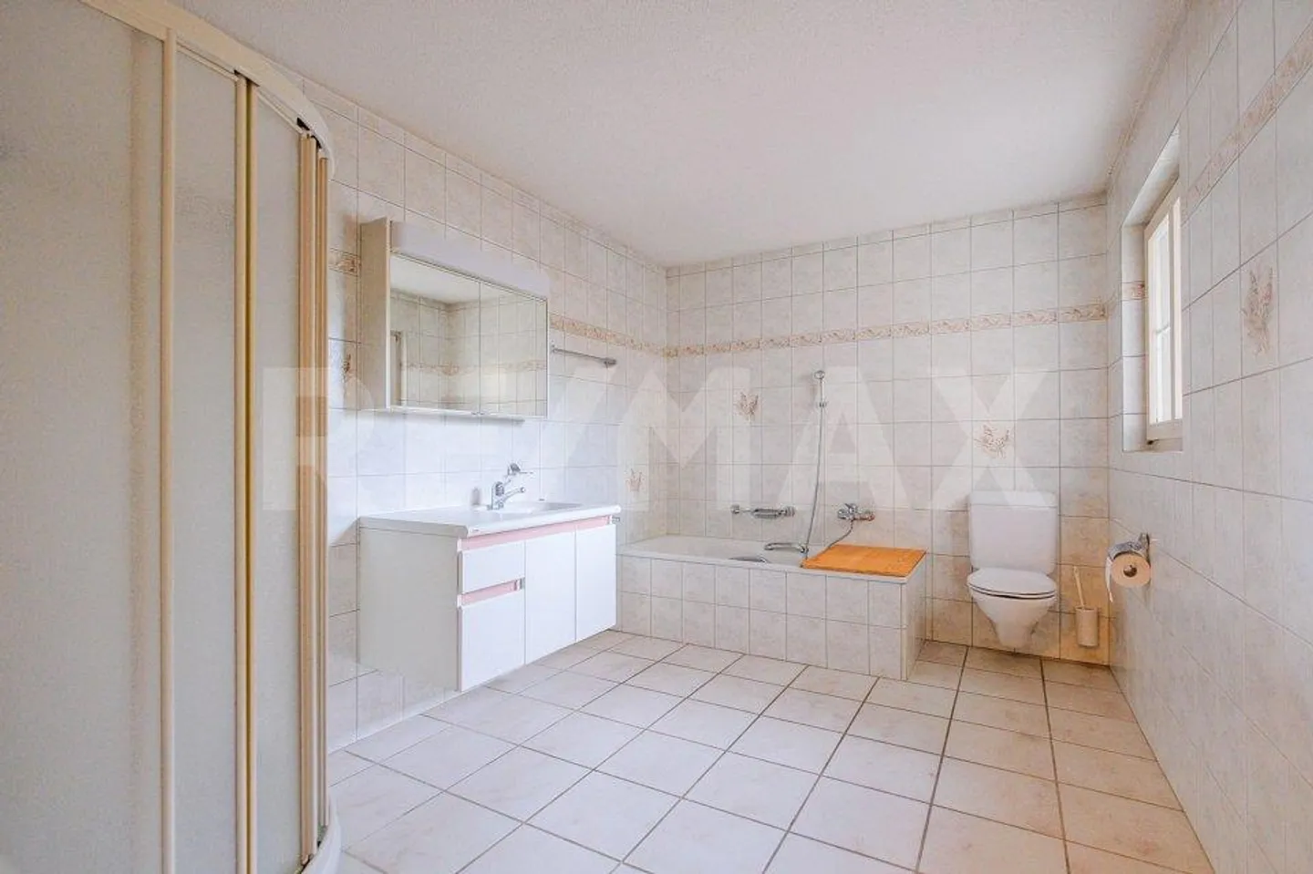 Property with renovated house section and great expansion potential - Photo 7 of 13