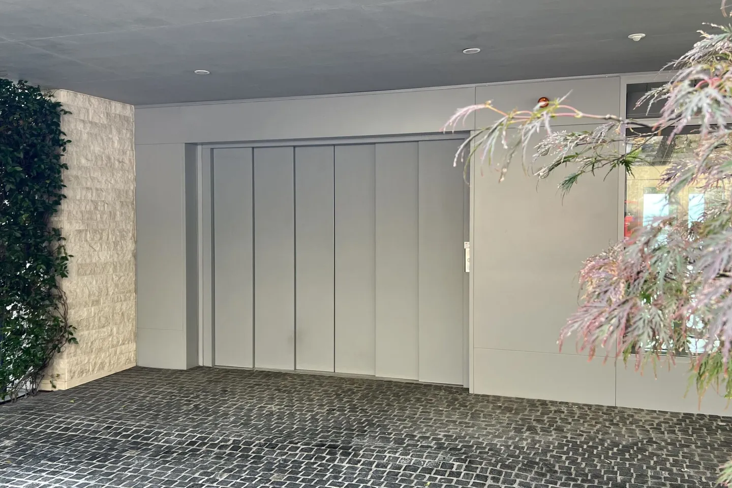 Appartamento Duplex Esclusivo con Ascensore Interno, Giardino e Piscina Comunale - Foto 58 di 63