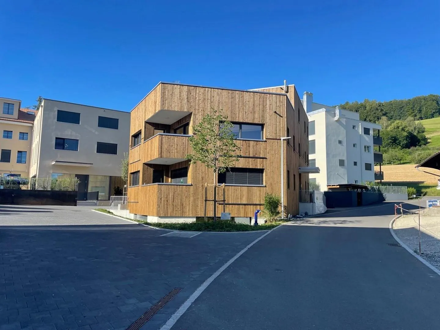 Moderne 3.5-Zimmer-Wohnung im Grünen - Foto 1 von 7