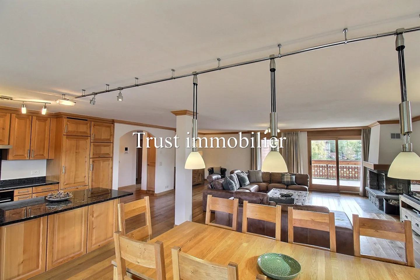 5003. Appartamento doppio al piano terra nel centro di Crans - Foto 2 di 26