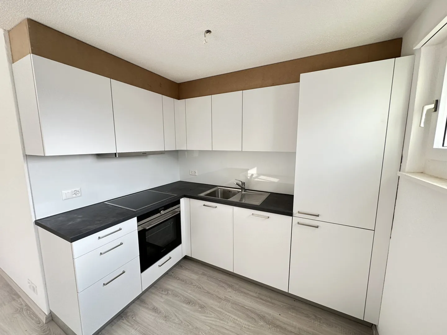 Bright with a large living room - Photo 2 of 8