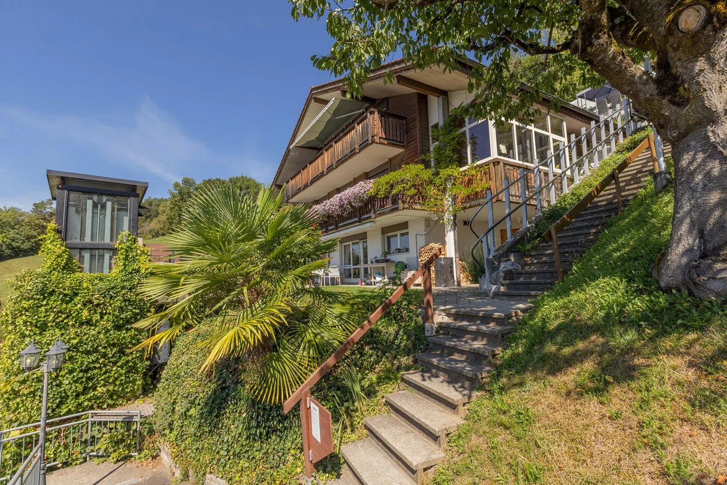 4.5-room condominium with unparalleled lake and mountain views - Photo 2 of 13