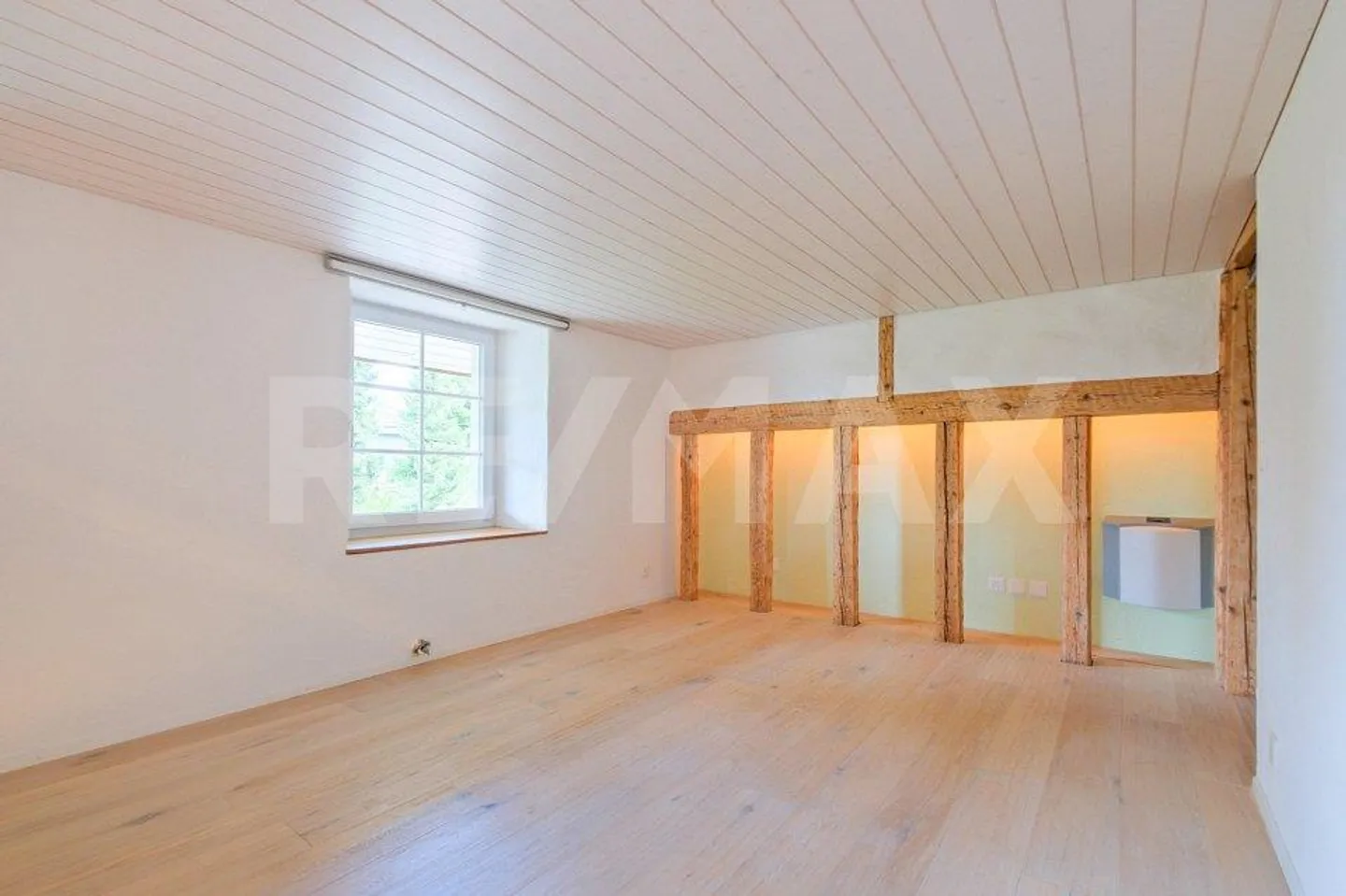 Property with renovated house section and great expansion potential - Photo 10 of 13