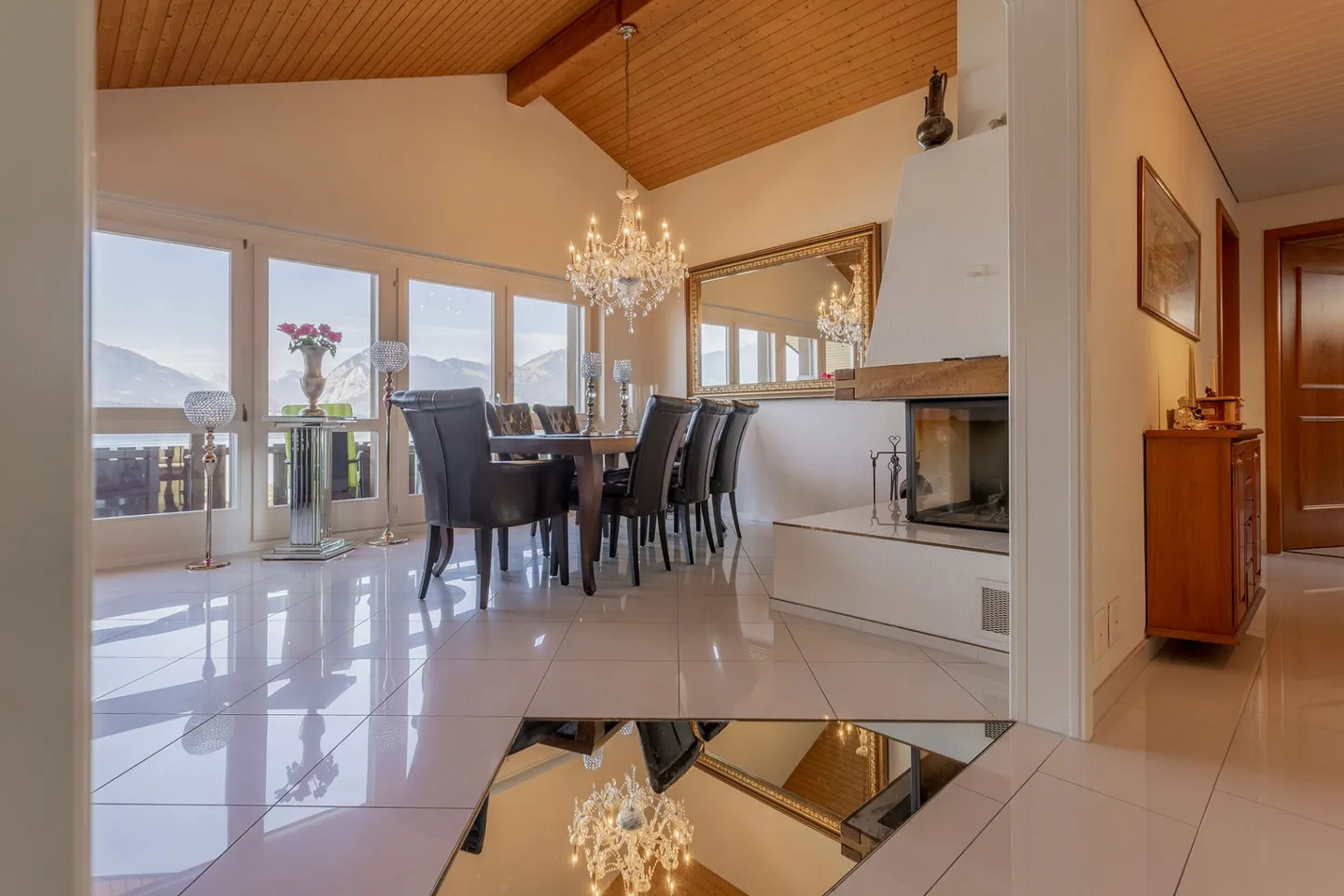 4.5-room condominium with unparalleled lake and mountain views - Photo 7 of 13