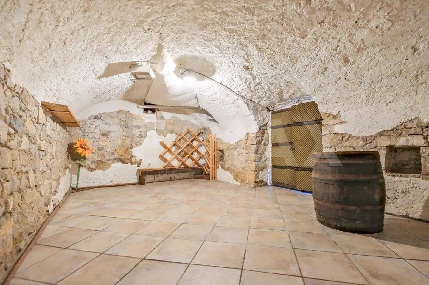 Property with renovated house section and great expansion potential - Photo 11 of 13